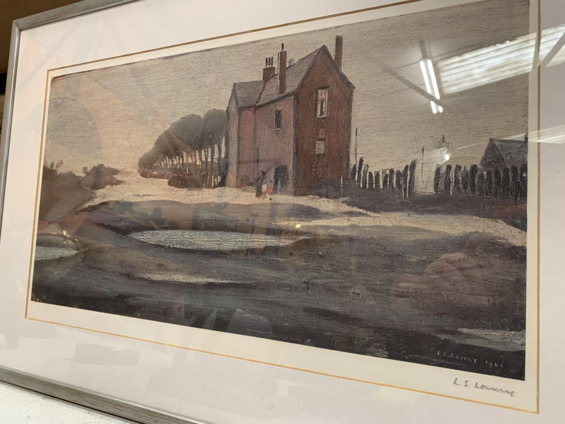 A LAURENCE STEPHEN LOWRY R.A (1887-1976) 'THE LONELY HOUSE' SIGNED IN PENCIL WITH MAGNUS PRINTS - Image 2 of 4