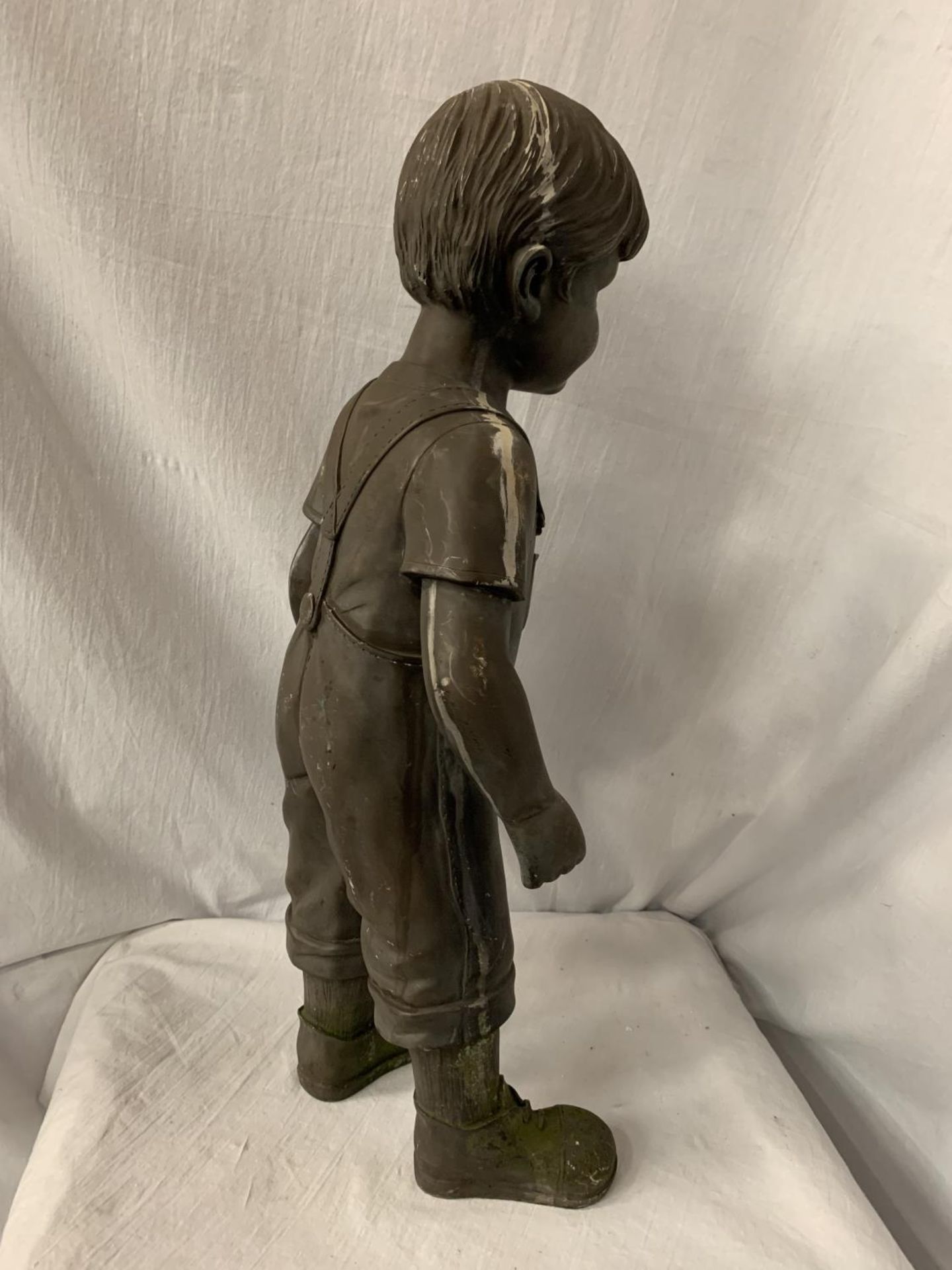 A LARGE COMPOSITE FIGURE OF A BOY H:59 CM - Image 3 of 4