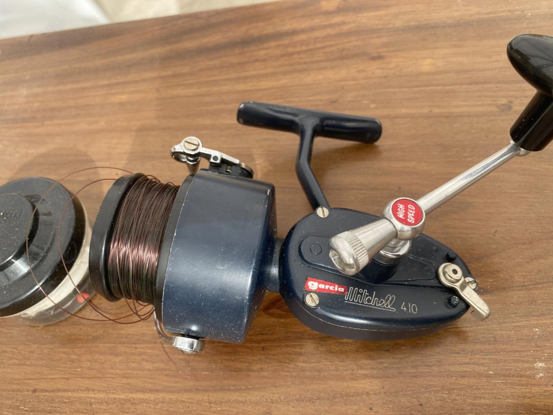 A GARCIA MITCHELL 410 FISHING REEL AND TWO SPARE SPOOLS - Image 2 of 3