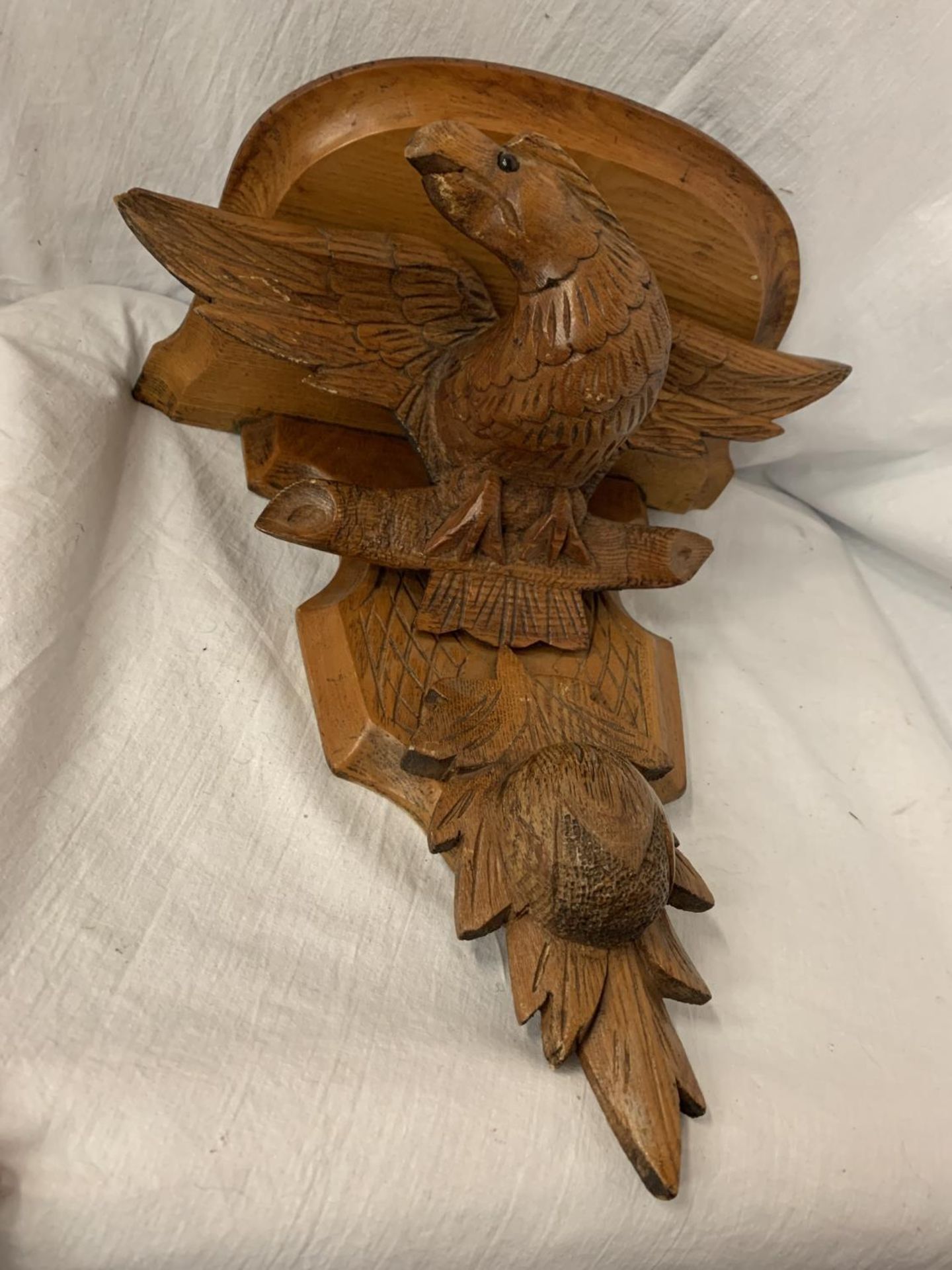 A CARVED WOODEN WALL SCONCE DEPICTING AN EAGLE AND A THISTLE 30.5CM X 35CM - Image 5 of 5