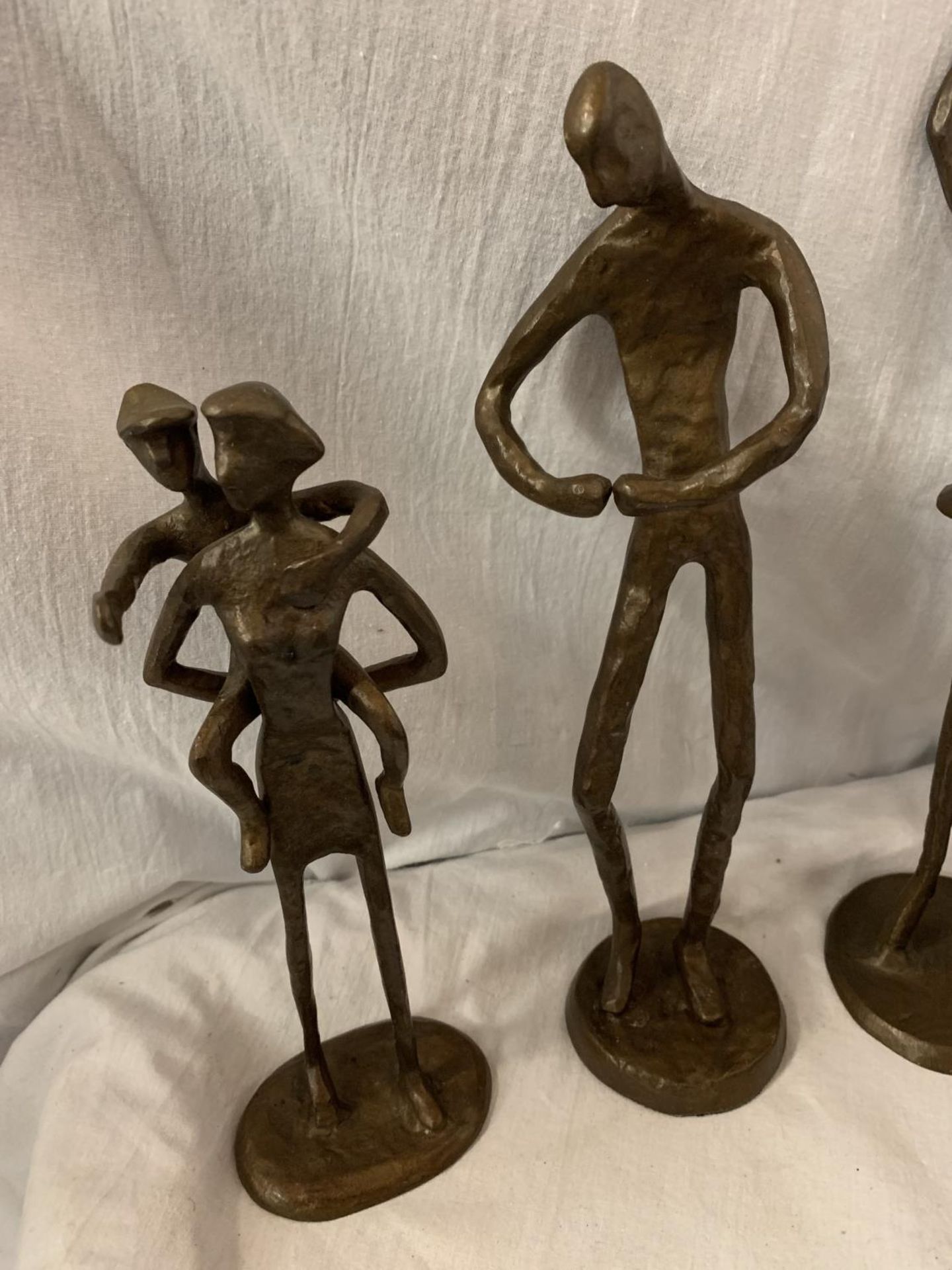 A GROUP OF TEN BRONZE FIGURINES IN THE ABSTRACT FORM - Image 6 of 6