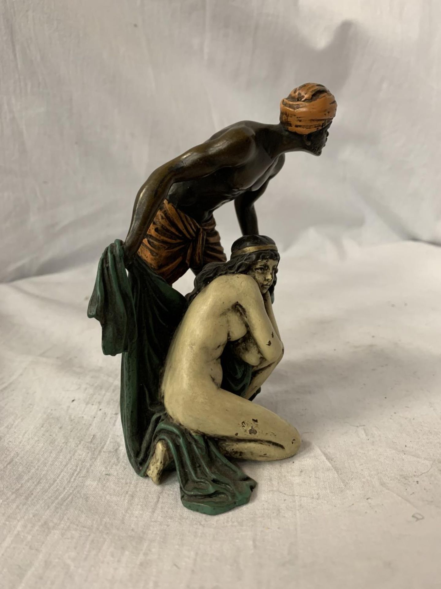 A BERGMAN STYLE COLD PAINTED BRONZE OF A NATIVE AND A GIRL HEIGHT APPROXIMATELY 12.5CM - Image 2 of 4