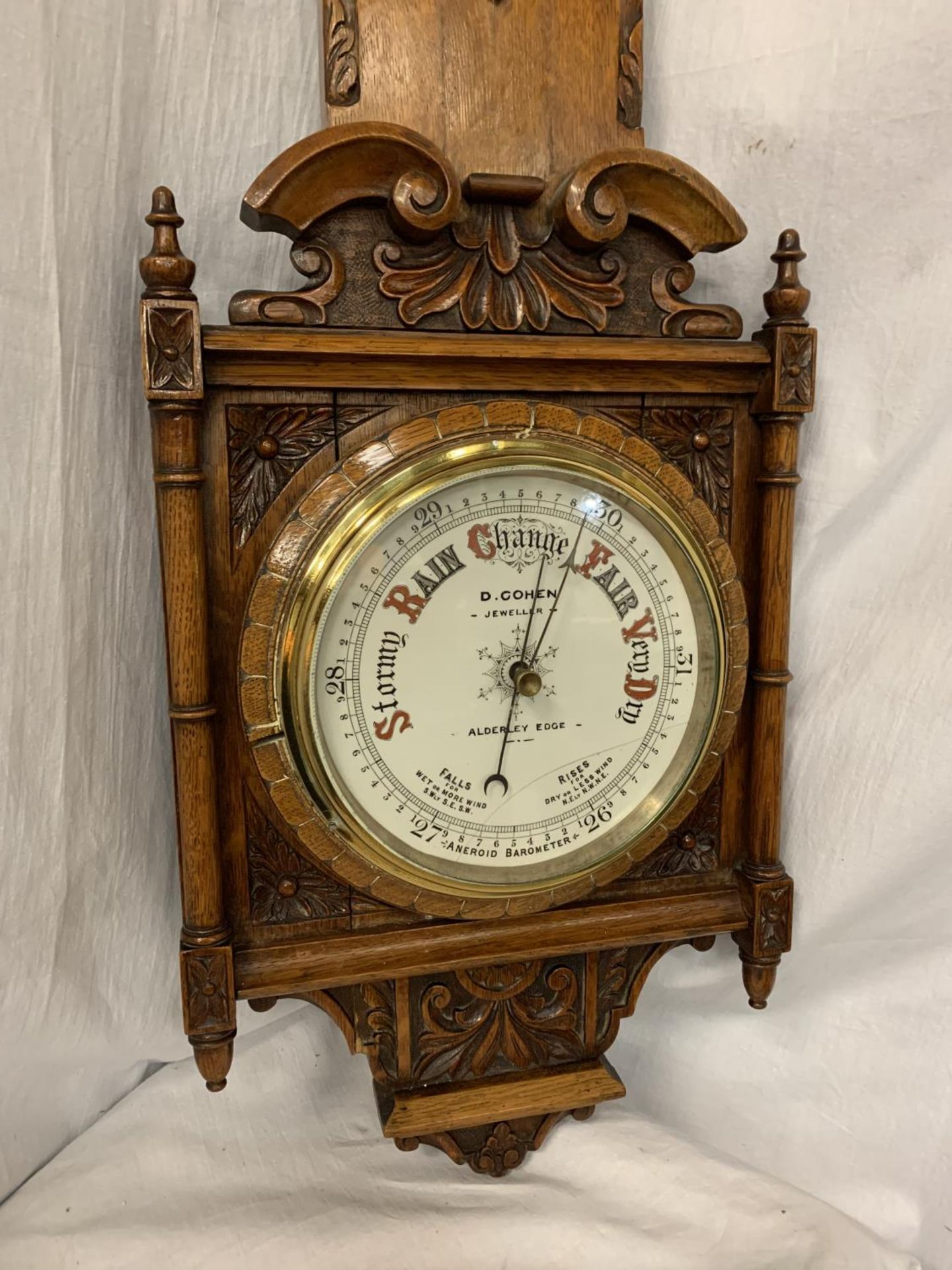 A LARGE ORNATE OAK BAROMETER 'D COHEN JEWELLERS, ALDERLEY EDGE' (MISSING THERMOMETER) L: 95CM - Image 2 of 5