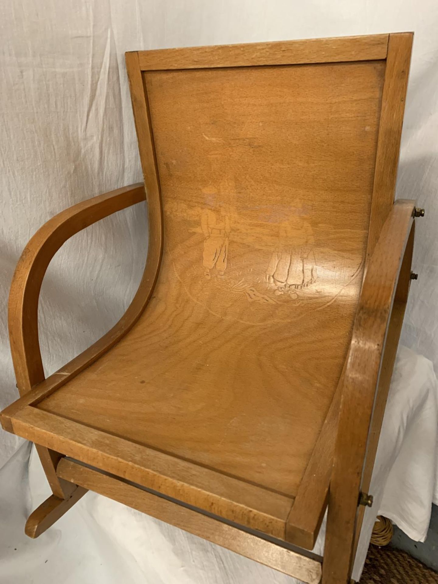 A CHILD'S WOODEN SCANDINAVIAN STYLE ROCKING CHAIR - Image 2 of 4