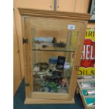 A PINE GLASS DISPLAY UNIT (H: 66CM) ENCLOSING TWO GLASS SHELVES TO ALSO INCLUDE THE CONTENTS OF