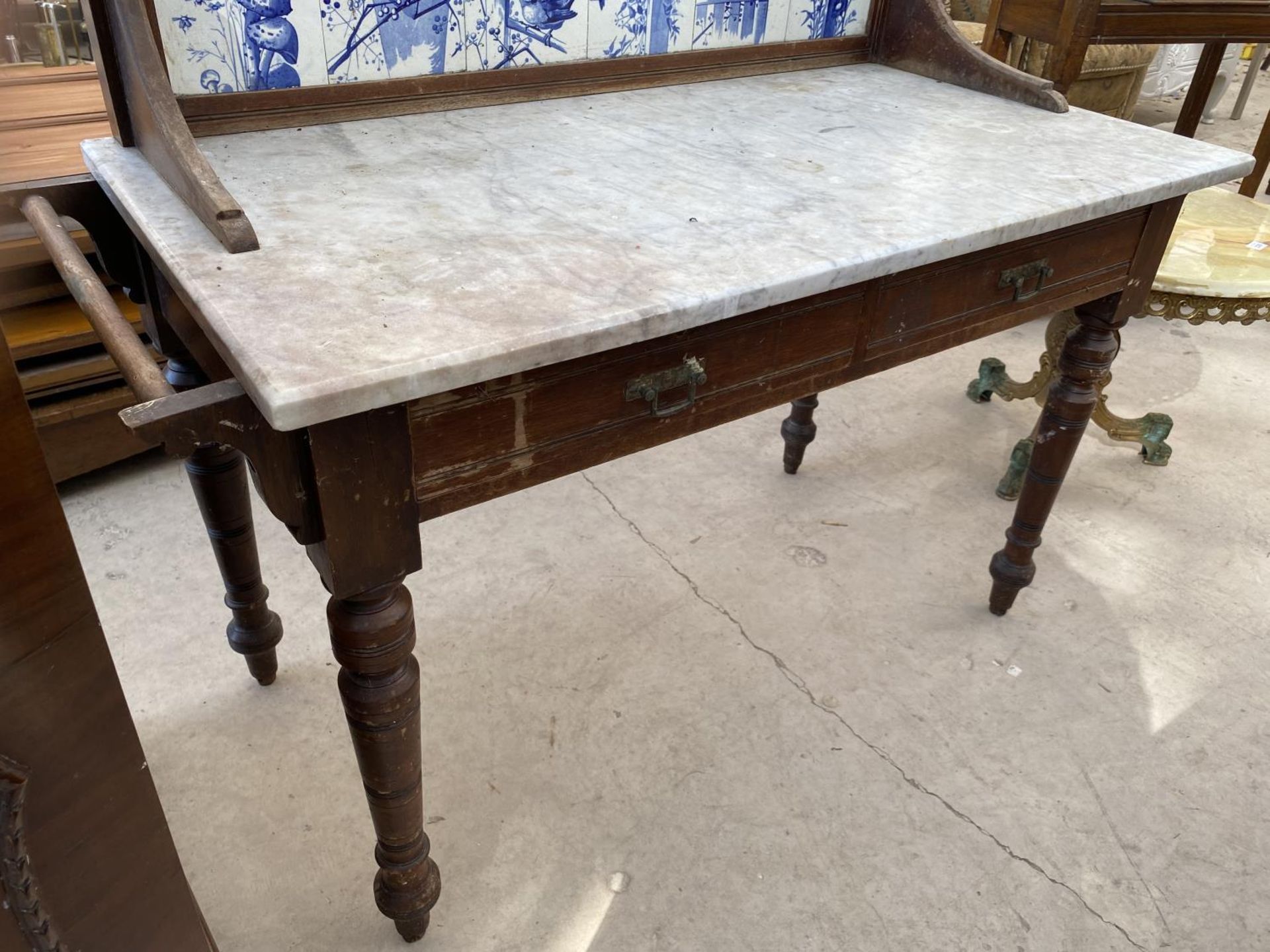 A VICTORIAN MARBLE TOPPED WASH STAND WITH TILED BACK 47" WIDE - Image 4 of 5