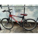 A TREK ALPHA 4100 GENTS MOIUNTAIN BIKE WITH FRONT SUSPENSION AND 18 SPEED SHIMANO GEAR SYSTEM