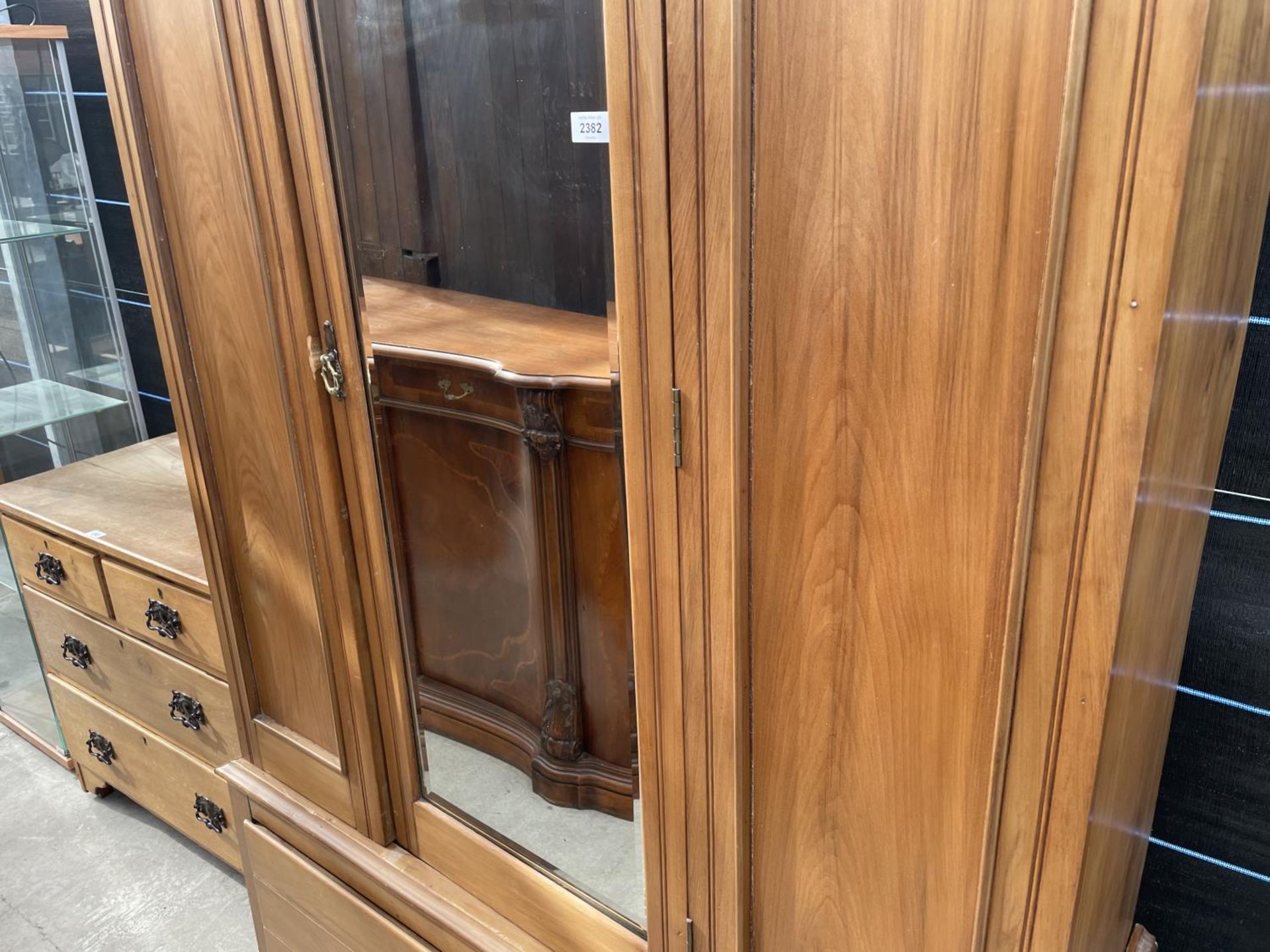 A VICTORIAN SATINWOOD MIRRORED DOOR WARDROBE WITH DRAWER TO BASE 49" WIDE - Image 3 of 4