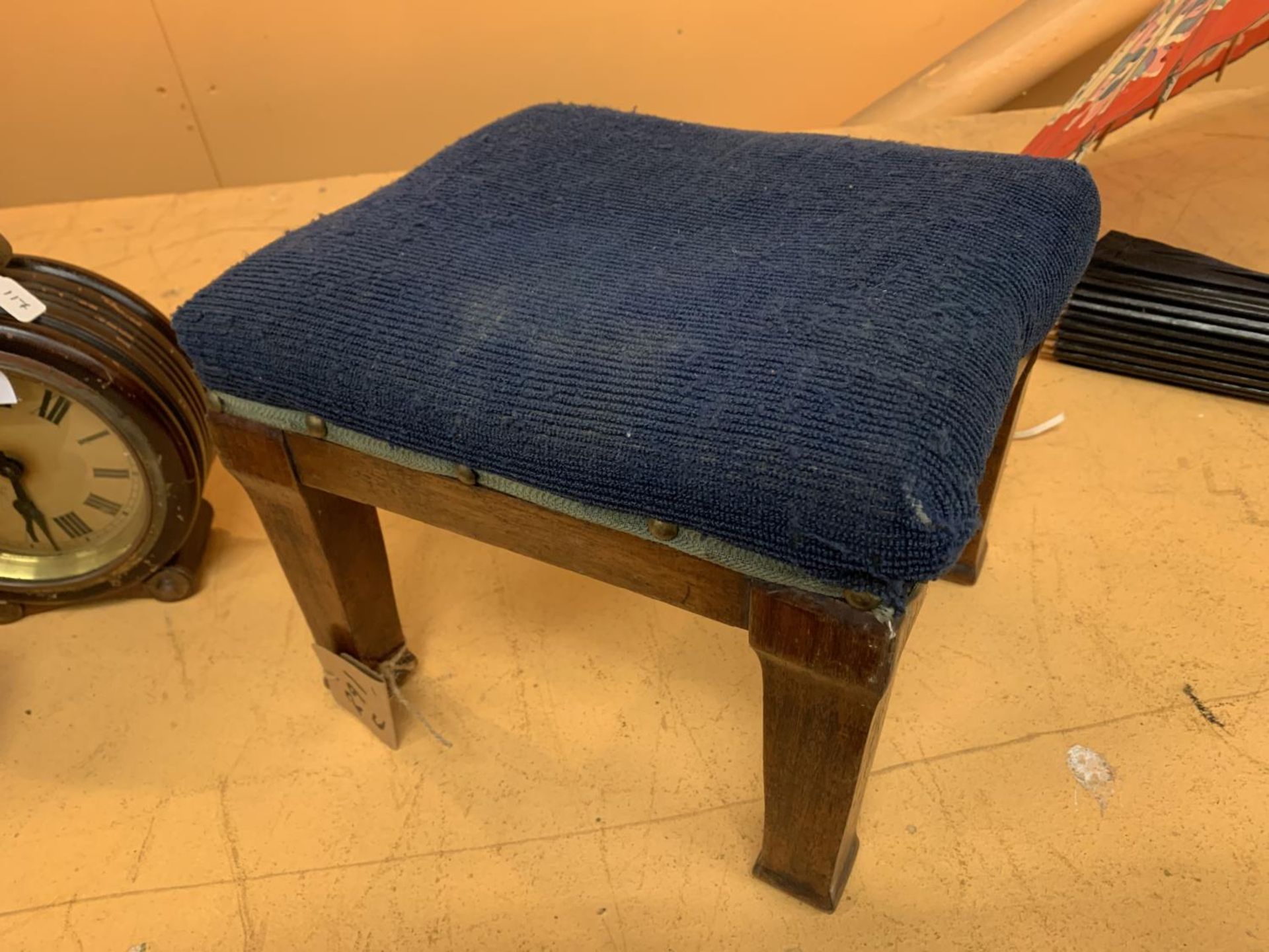 A SMALL FOUR LEGGED BLUE UPHOLSTERED FOOTSTOOL - Image 3 of 3