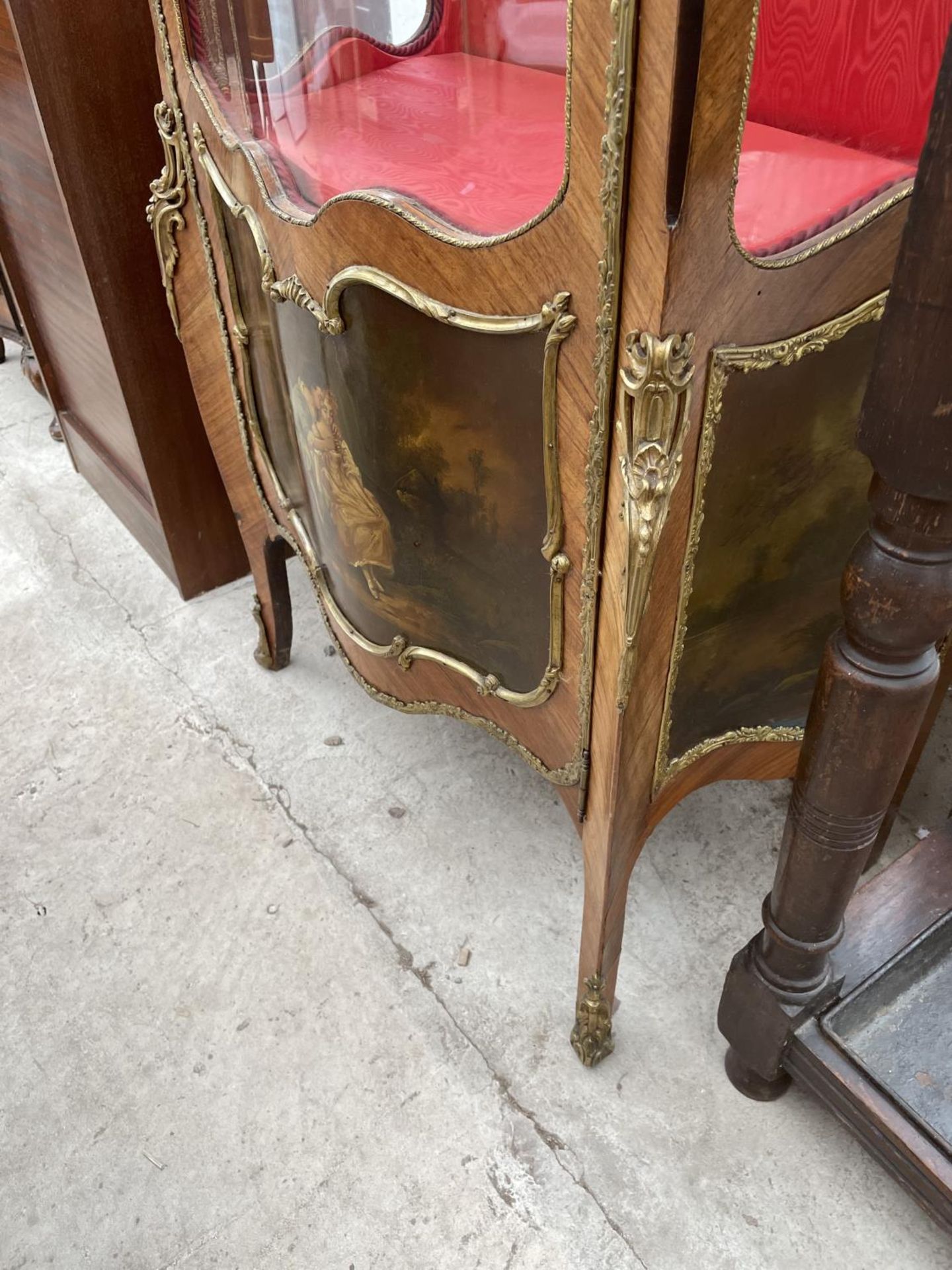 A LOUIS XVI STYLE WALNUT BOWFRONTED DISPLAY CABINET WITH PAINTED PANELS AND APPLIED GILT METAL - Image 8 of 8