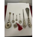 VARIOUS HALLMARKED SILVER ITEMS TO INCLUDE HALL;MARKED BIRMINGHAM HANDLED BUTTON HOOK AND SHOE HORN