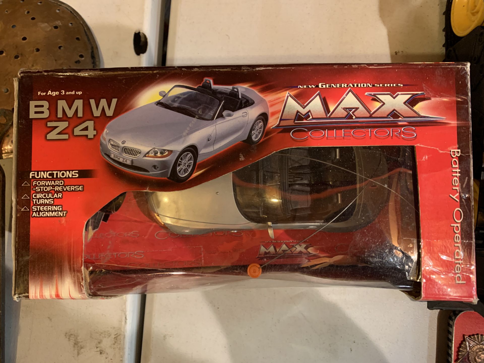 A BOXED NEW GENERATION SERIES MAX COLLECTORS RADIO CONTROLLED BMW 24 - Image 3 of 3