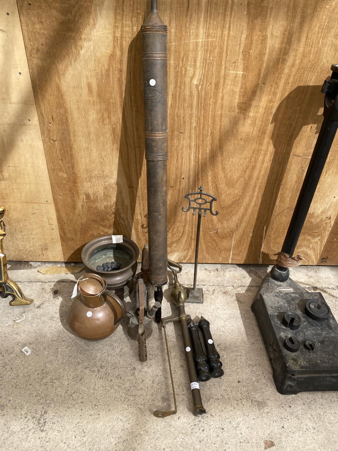 AN ASSORTMENT OF VINTAGE ITEMS TO INCLUDE A REEVES PNEUMATIC BROOM, BLOW TORCHES AND A COPPER VESSEL