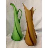 TWO RETRO MURANO STYLE ITEMS TO INCLUDE A GREEN JUG (H: 39CM) AND AMBER VASE (H: 36CM)