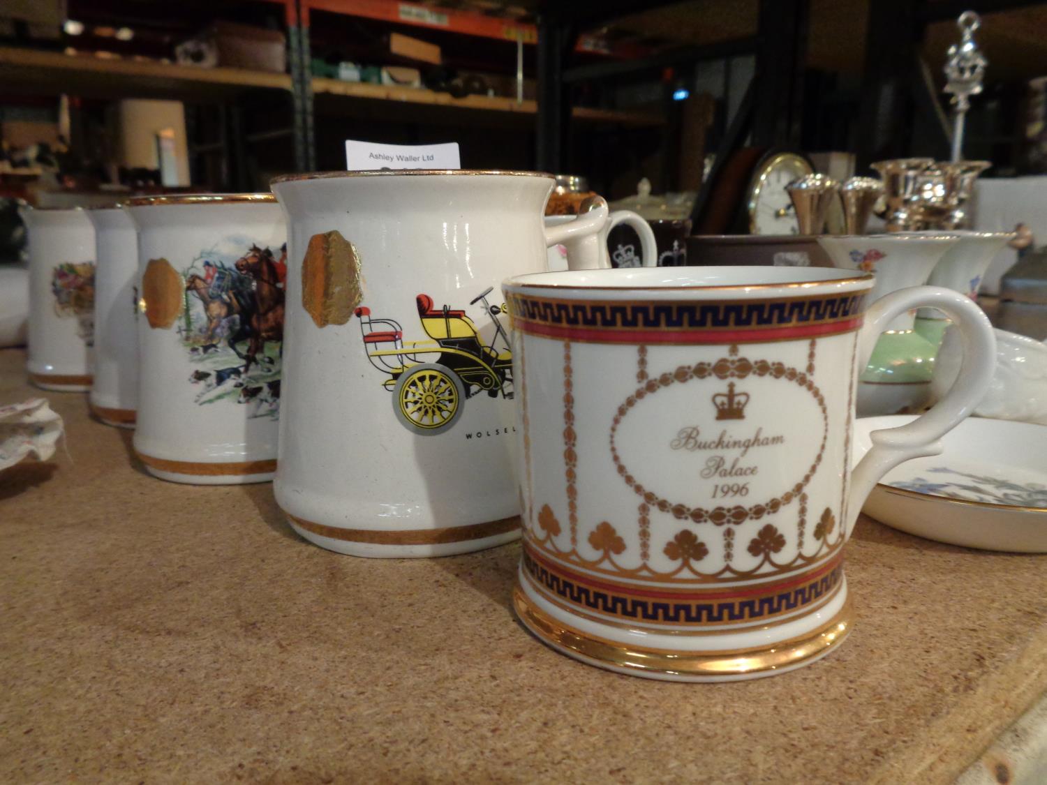 A QUANTITY OF COMMEMORATIVE CUPS TO INCLUDE TWO TANKARDS - Bild 5 aus 6