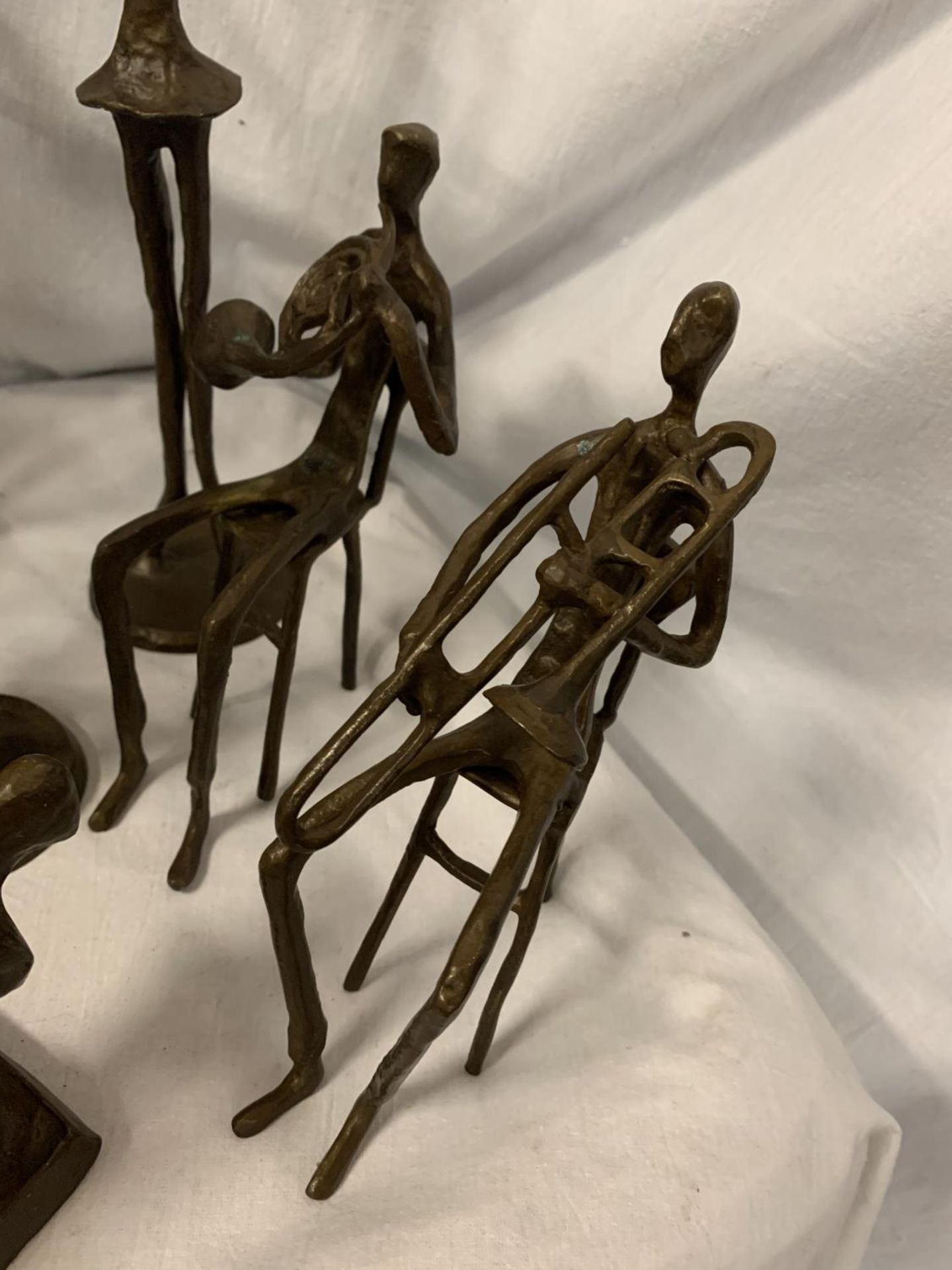 A GROUP OF TEN BRONZE FIGURINES IN THE ABSTRACT FORM - Image 3 of 6