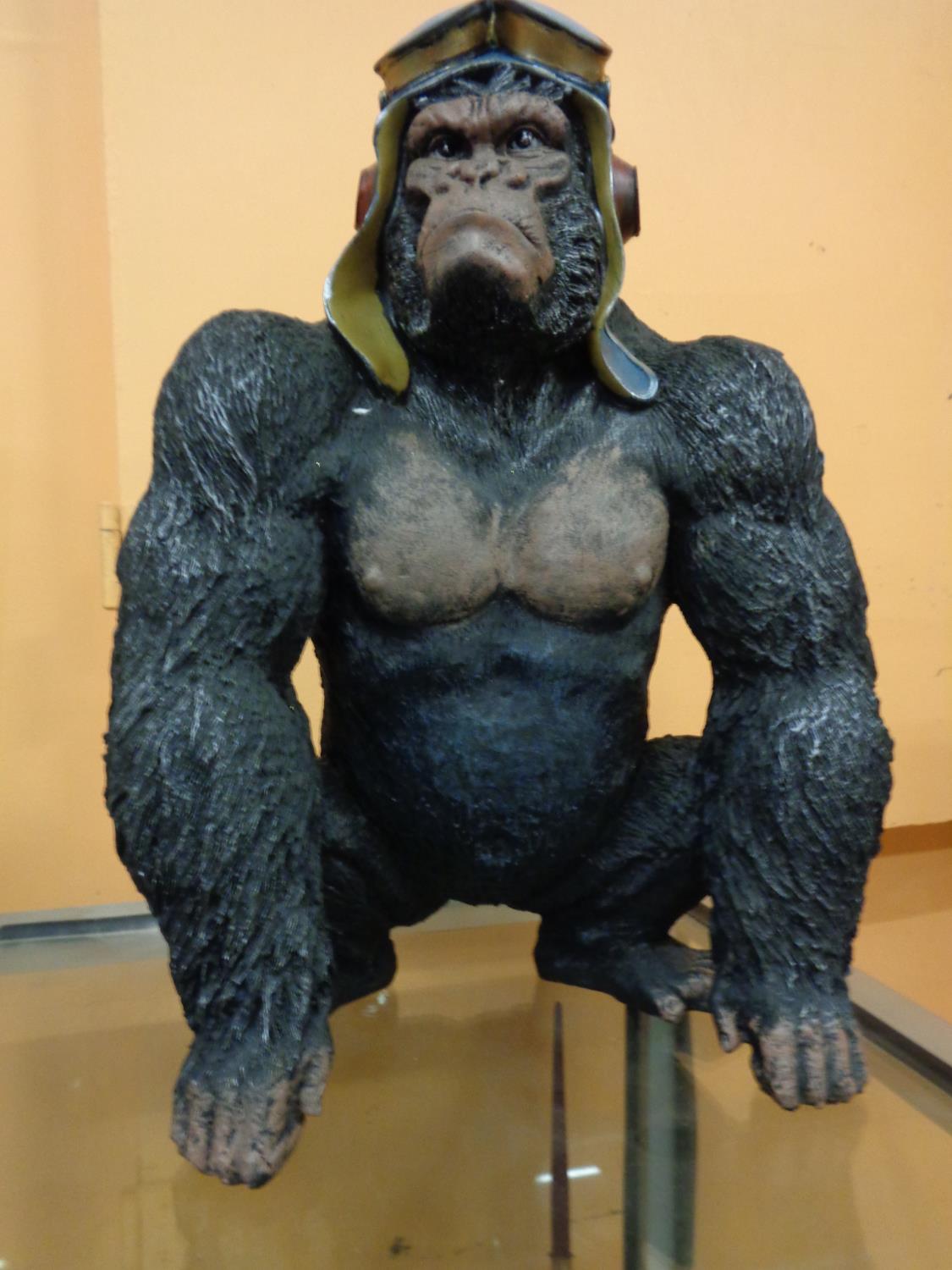 A RESIN GORILLA FIGURINE H:33