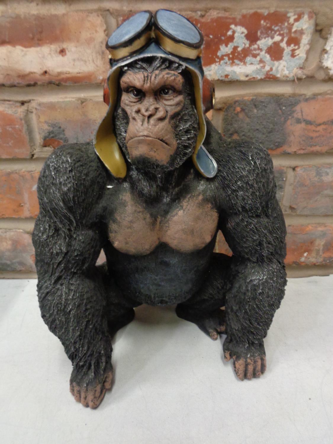 A RESIN GORILLA FIGURINE H:33 - Bild 3 aus 5