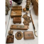 A SELECTION OF WOODEN ITEMS TO INCLUDE A BOX OF GAMES, A SHOE HORN AND A CIGARETTE BOX ETC