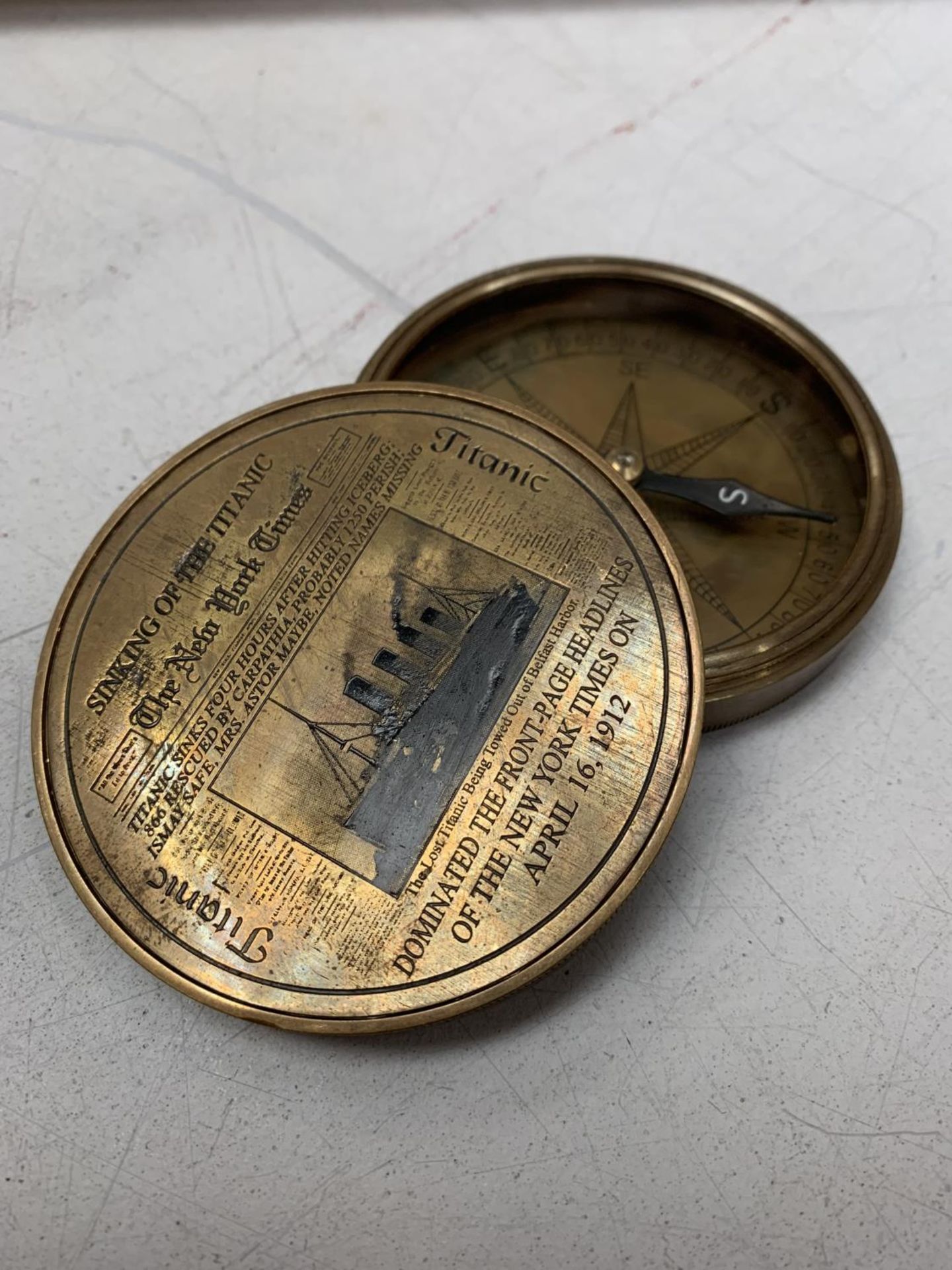 A BRASS COMPASS WITH ENGRAVING RELATING TO THE TITANIC - Image 2 of 4