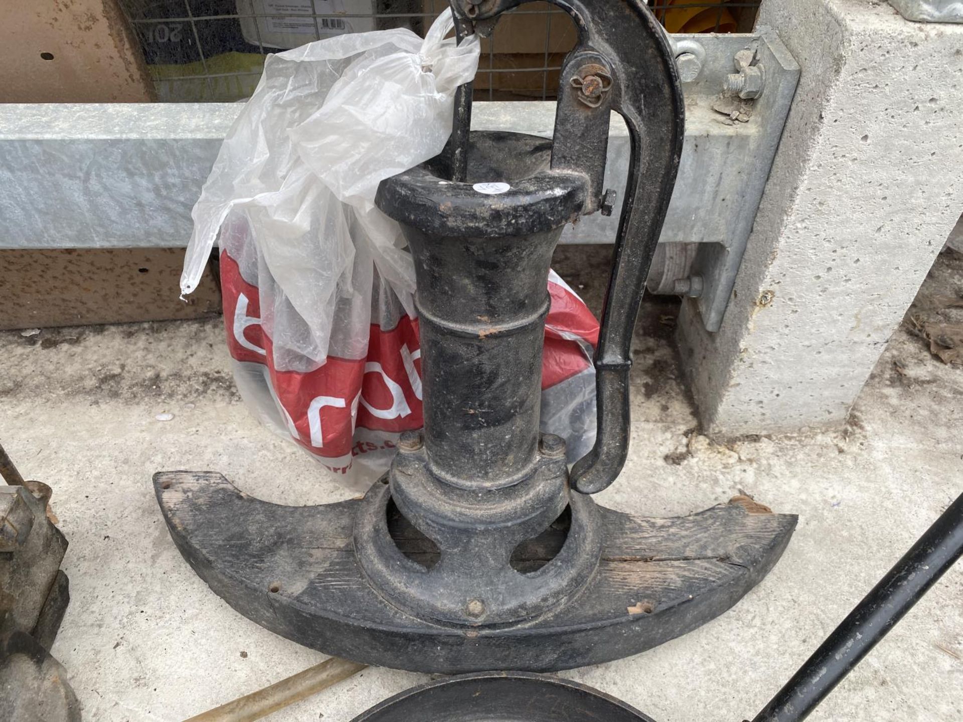 A LARGE CAST IRON PAN AND A FURTHER CAST IRON WATER PUMP - Image 3 of 3