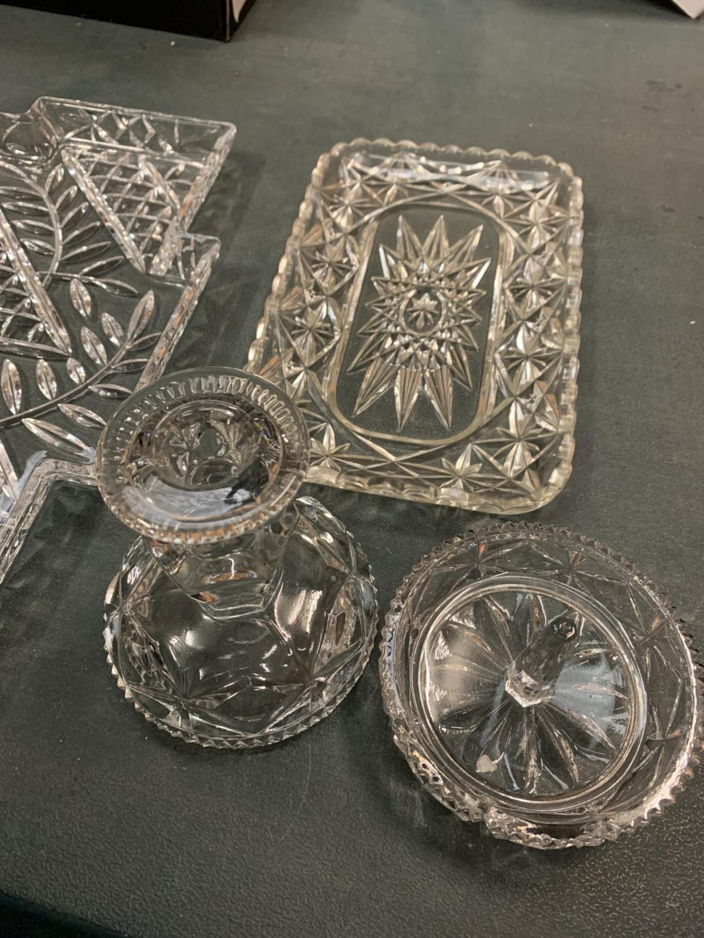 SEVEN VINTAGE CLEAR CUT GLASS DRESSING TABLE ITEMS - Image 4 of 4