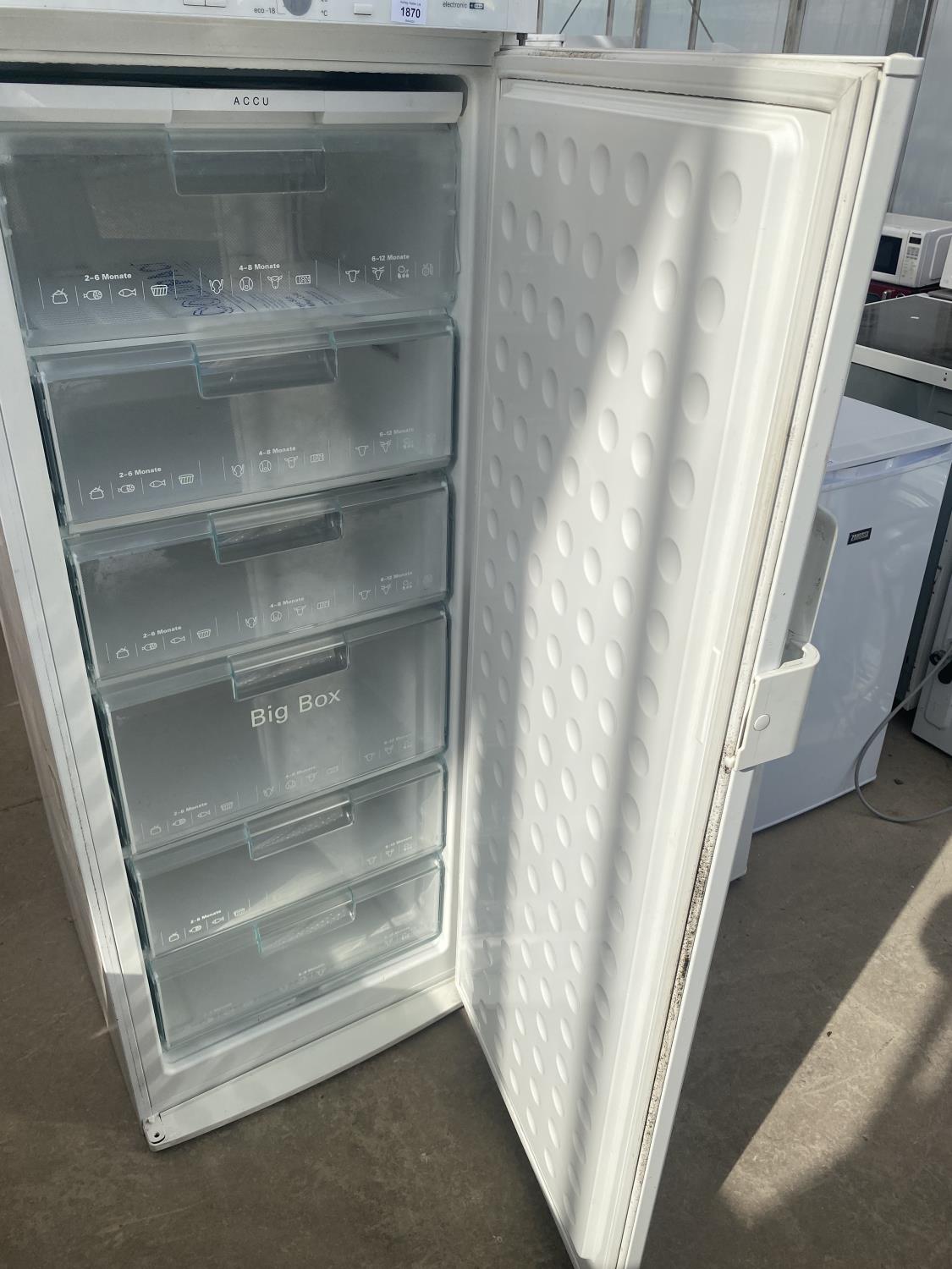 A WHITE SIEMENS UPRIGHT FREEZER BELIEVED IN WORKING ORDER BUT NO WARRANTY - Image 3 of 3