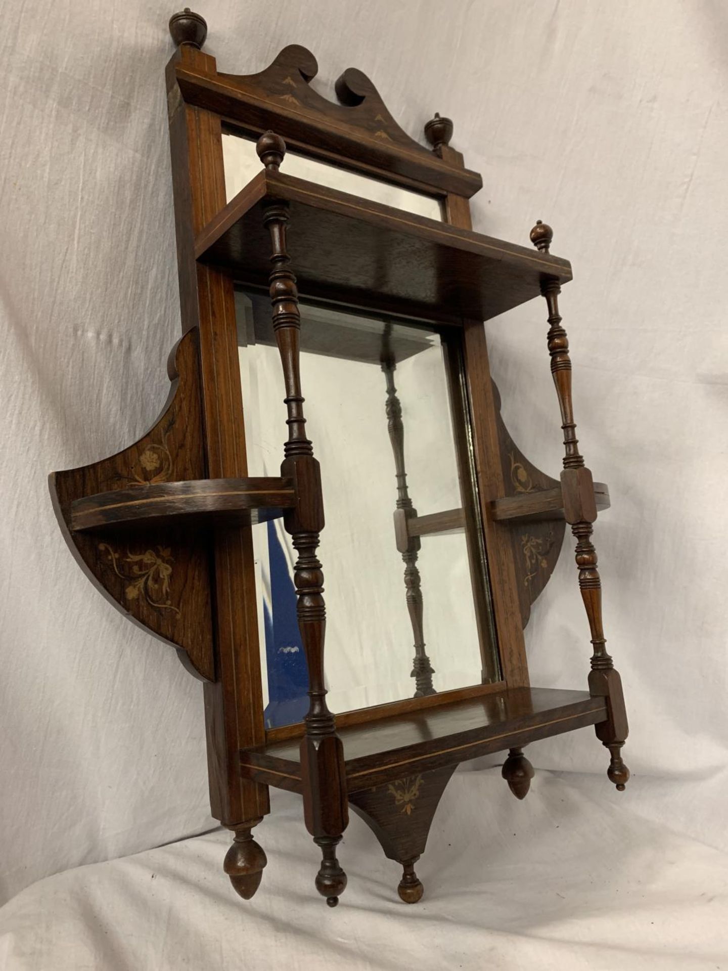 A VINTAGE MAHOGANY HALL MIRROR SHELF WITH FINIALS AND INLAY 61CM X 45.5CM - Image 2 of 4