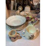AN ECLECTIC ASSORTMENT OF COLLECTABLE ITEMS TO INCLUDE A SMALL SPODE FLOWER VASE ETC