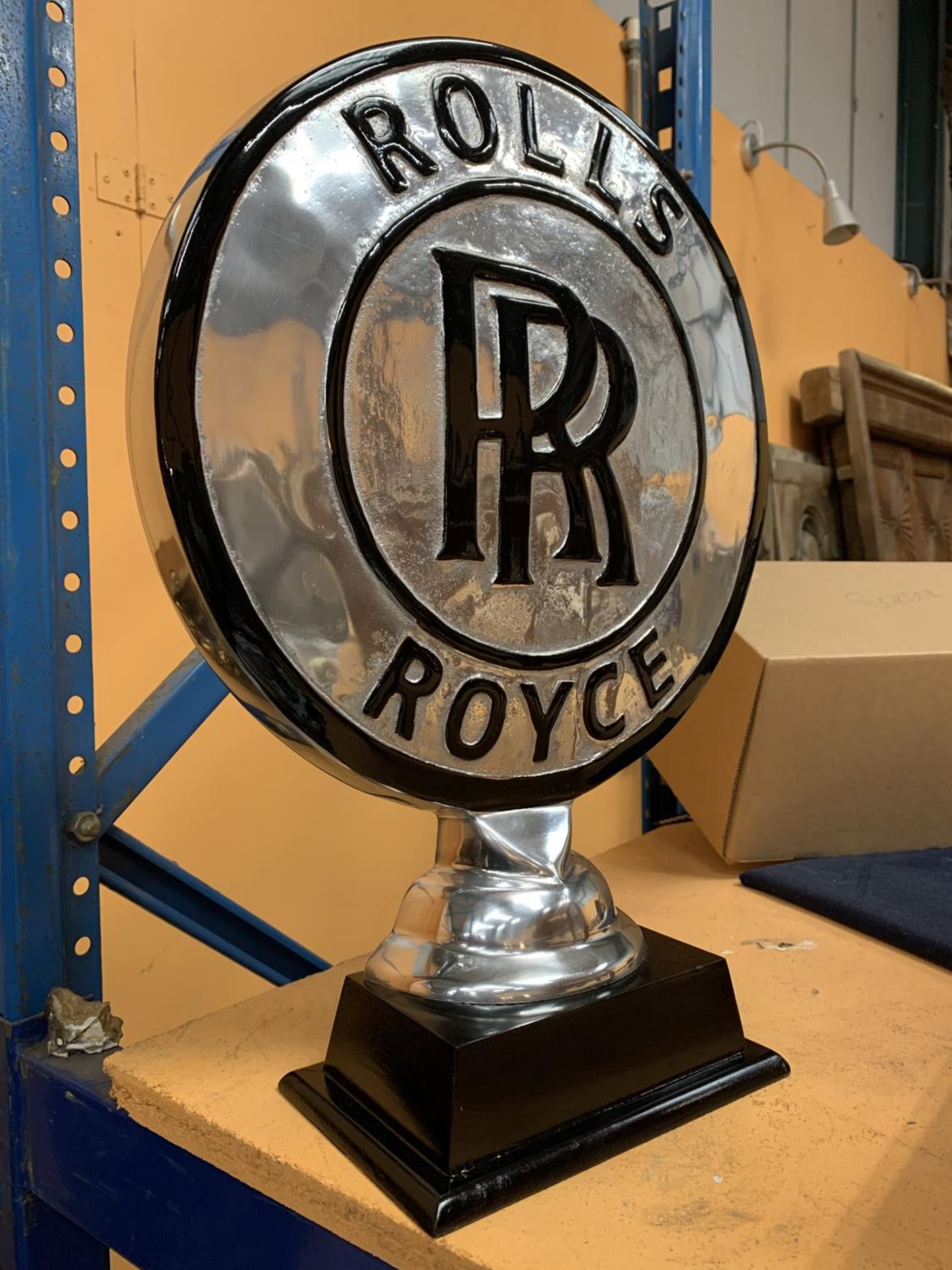 A CHROME ROLLS ROYCE SIGN ON A WOODEN BASE H: 50CM - Image 2 of 4