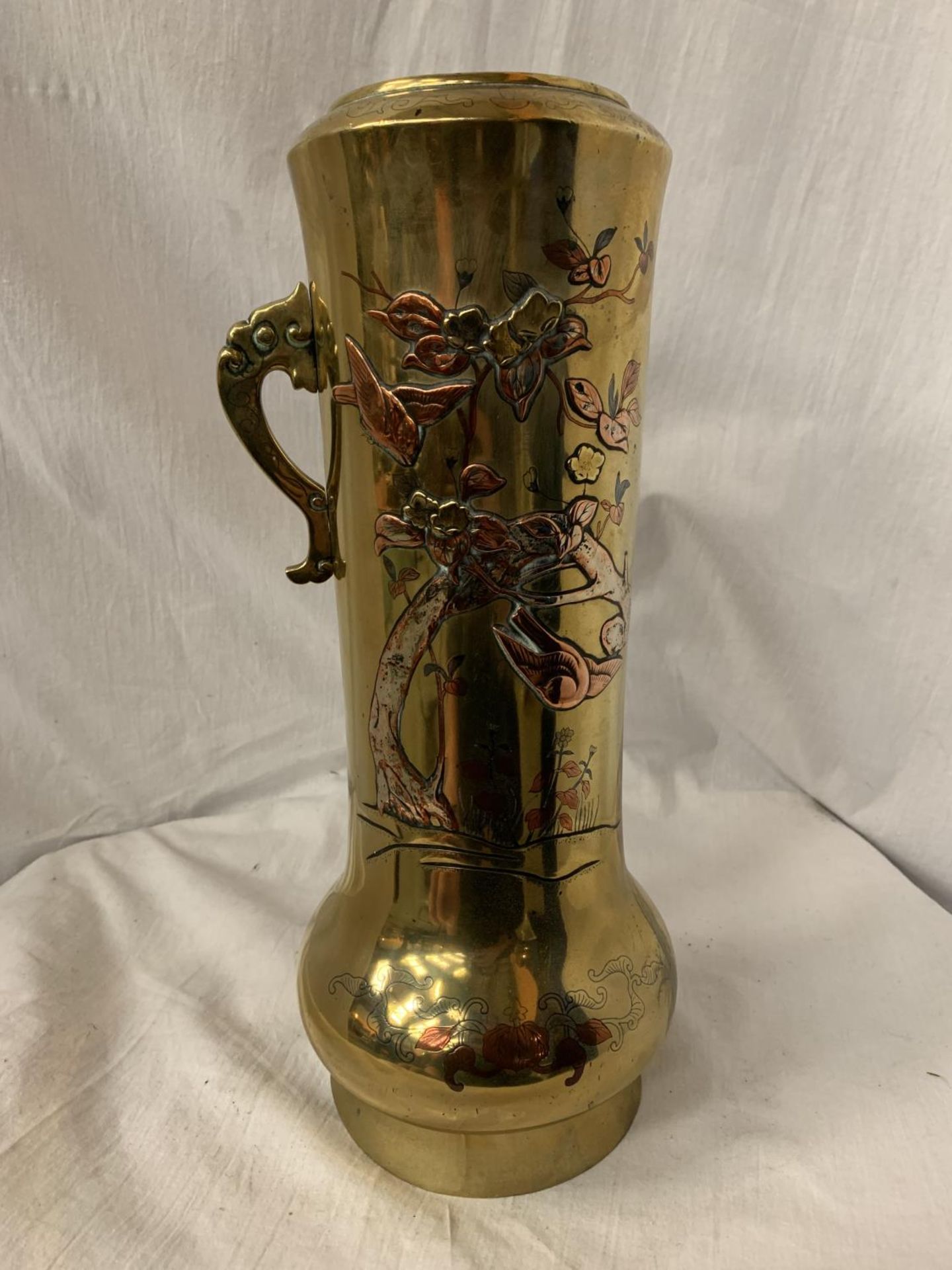 A DECORATIVE BRASS VESSEL WITH EMBOSSED COPPER AVIAN DESIGN H: 36CM