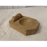 A ROBERT THOMPSON "MOUSEMAN" CARVED OAK TRINKET/ ASH TRAY WITH MOUSE INSIGNIA