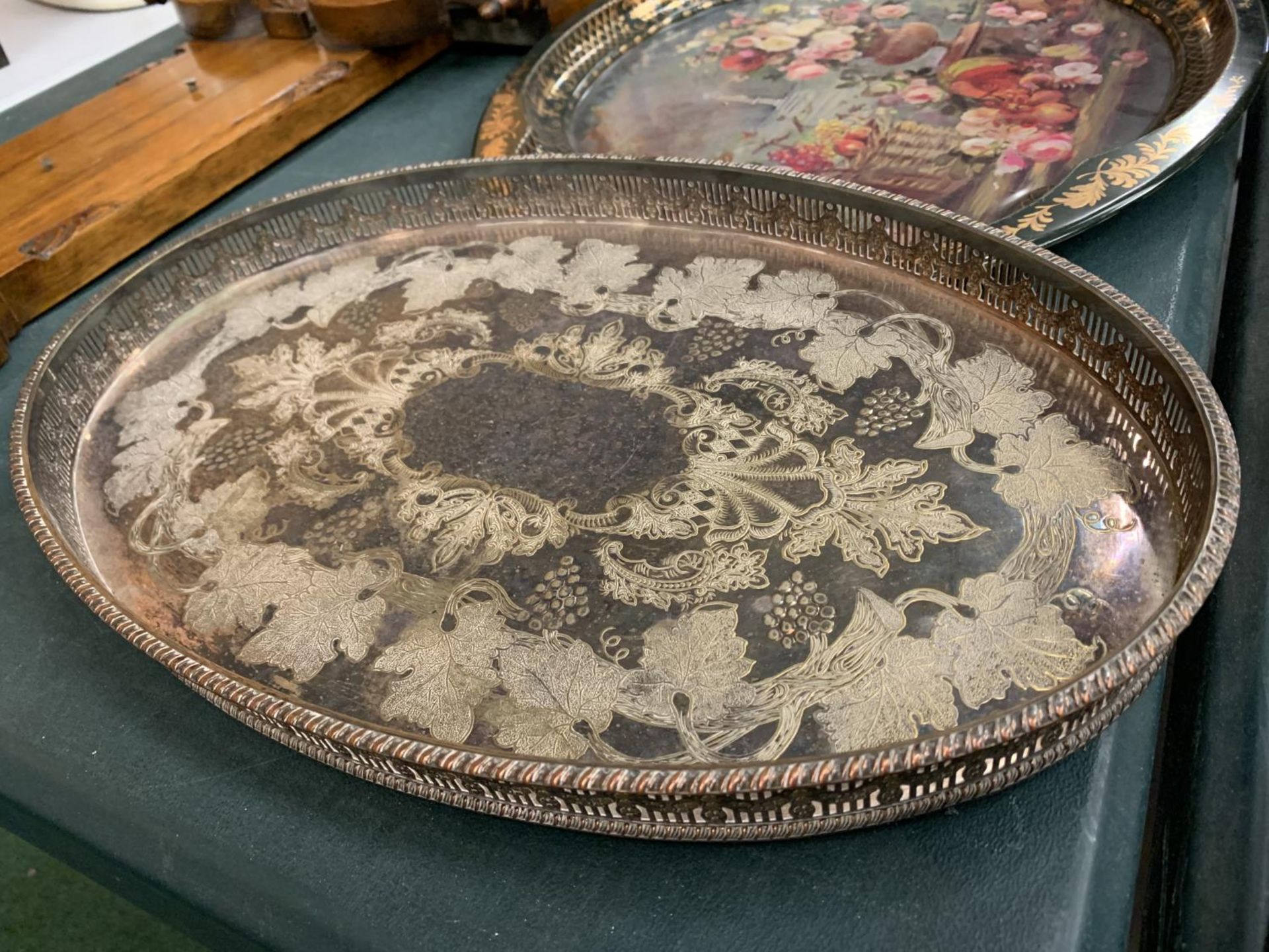 A SILVER PLATED VINERS OF SHEFFIELD SMALL BUTLER'S TRAY AND A LARGER FLORAL DECORATED TIN METAL - Image 2 of 3