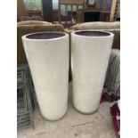 A PAIR OF TALL ROUND DECORATIVE PLASTIC GARDEN PLANTERS (H:90CM)