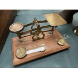 A SMALL SET OF BRASS WEIGH SCALES TO INCLUDE HALF, ONE AND TWO OUNCE WEIGHTS