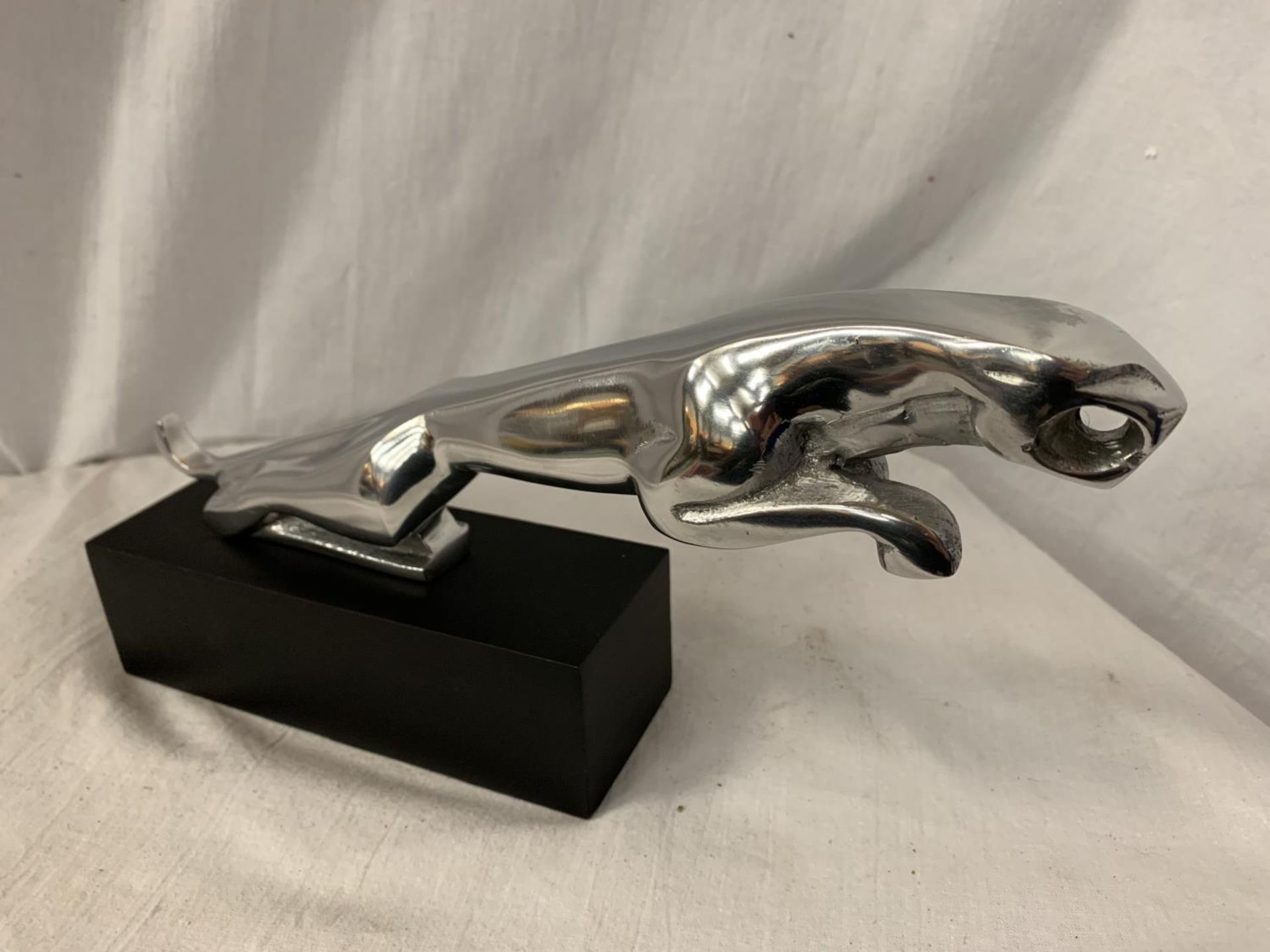 A CHROME JAGUAR ON A PLINTH L:30CM - Image 2 of 2