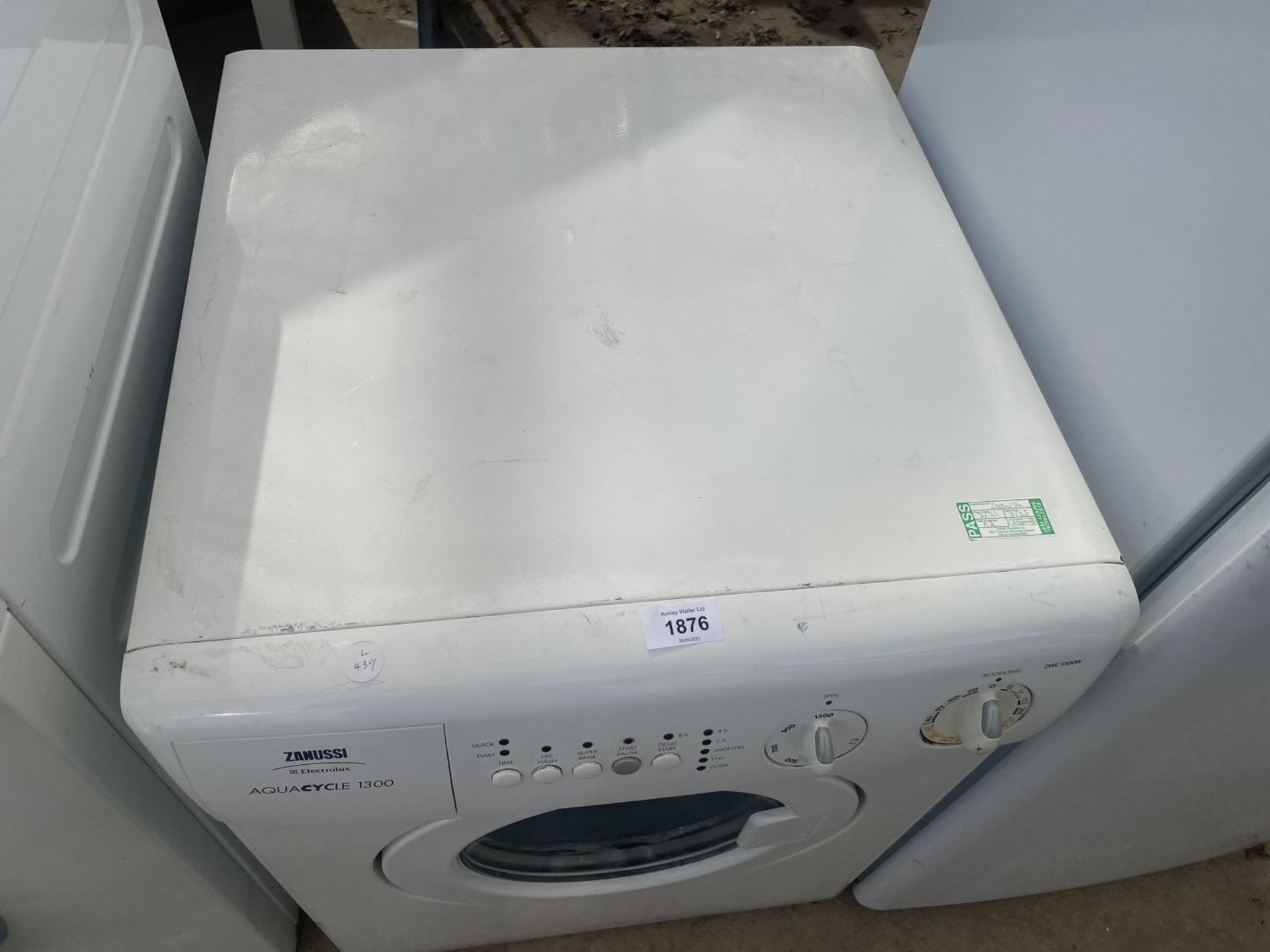 A WHITE ZANUSSI 3KG COMPACT WASHING MACHINE, PAT TEST, FUNCTION TEST AND SANITIZED BUT NO WARRANTY - Image 2 of 4