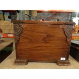 A LARGE VINTAGE STAINED OAK LIDDED BOX WITH HANDLES AND CARVED DETAIL 47CM X 35CM X 35CM