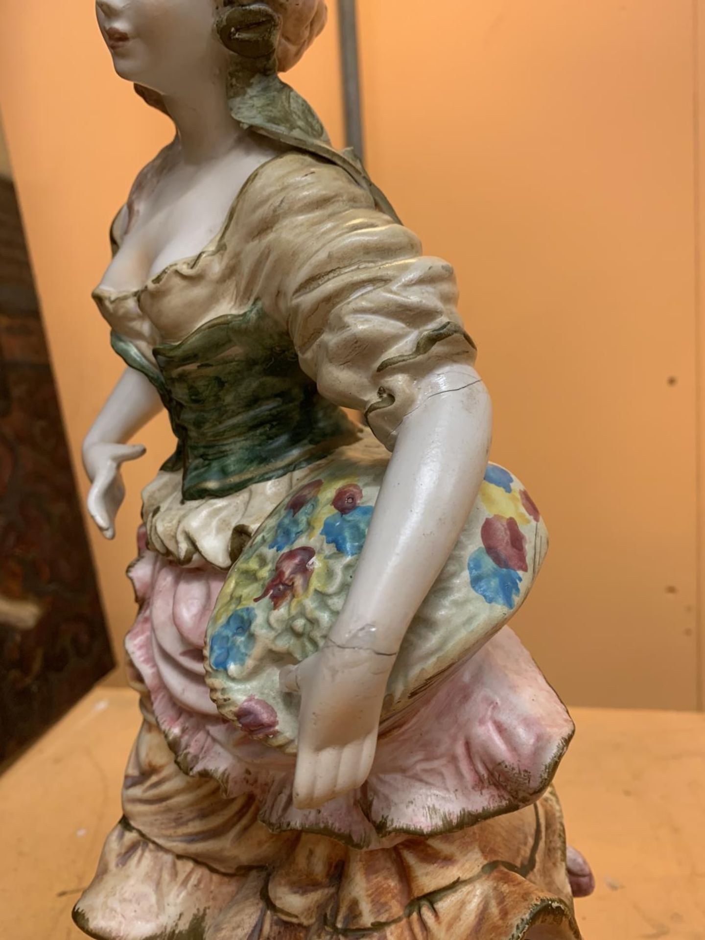 THREE LARGE VINTAGE FIGURINES, TO INCLUDE A CAPODIMONTE EXAMPLE - Image 5 of 5