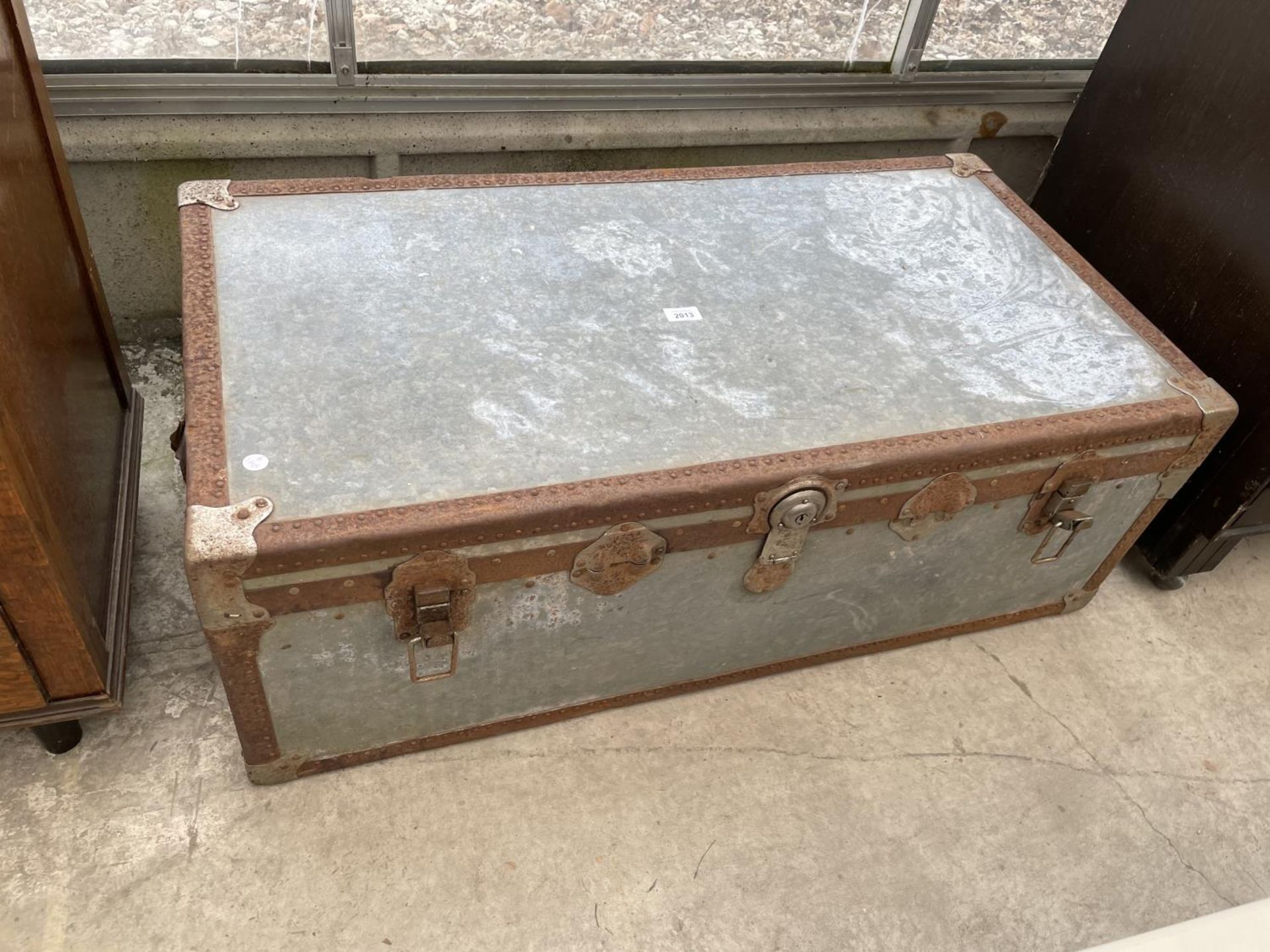 A SUBSTANTIAL GALVANISED METAL TRAVELLING TRUNK, 40X21"