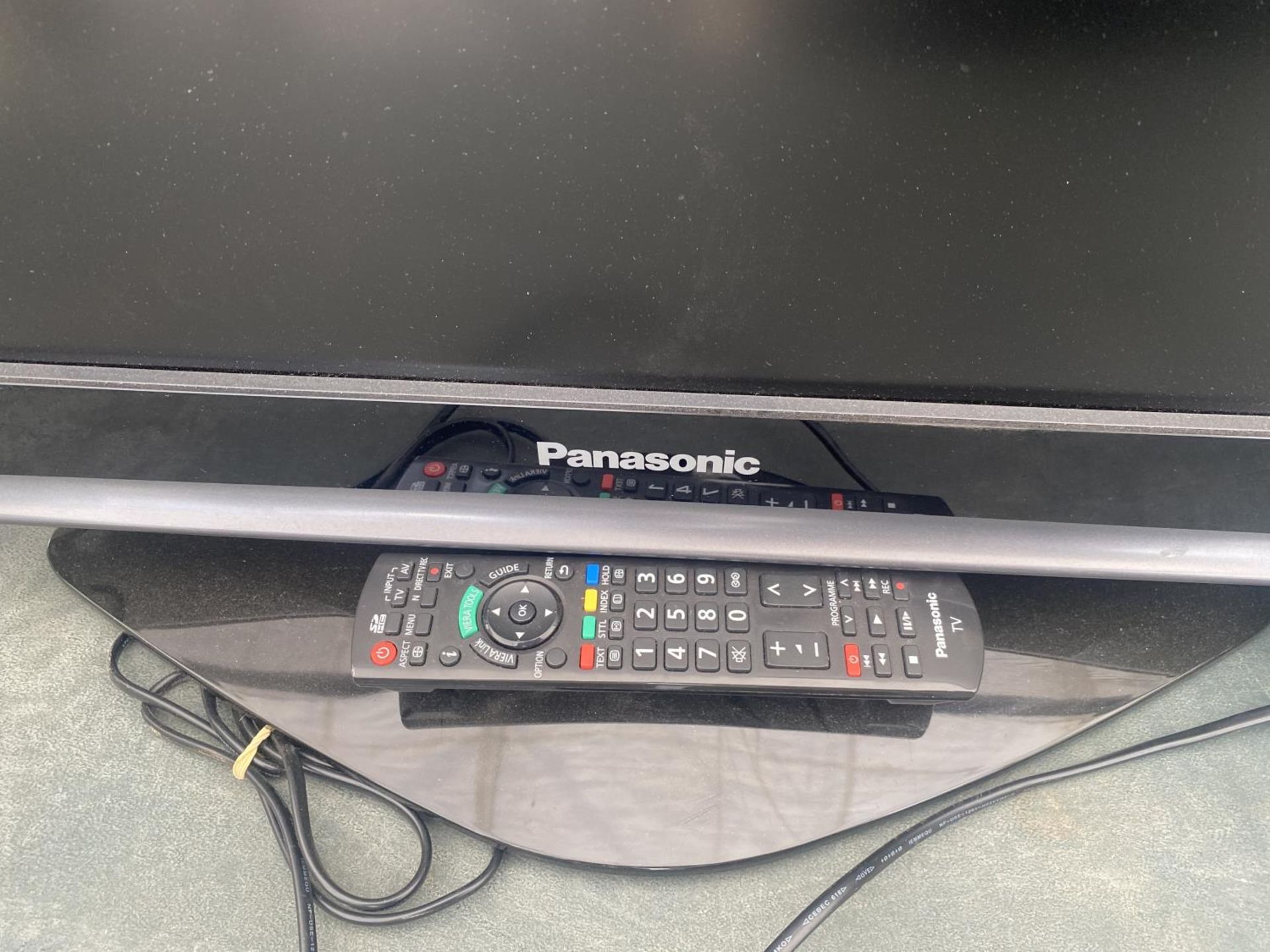A 37" PANASONIC TELEVISION WITH REMOTE CONTROL BELIEVED IN WORKING ORDER BUT NO WARRANTY - Image 2 of 4