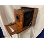 A LARGE STEREOSCOPIC & CO LTD MAHOGANY AND BRASS CAMERA (WITHOUT LENS)