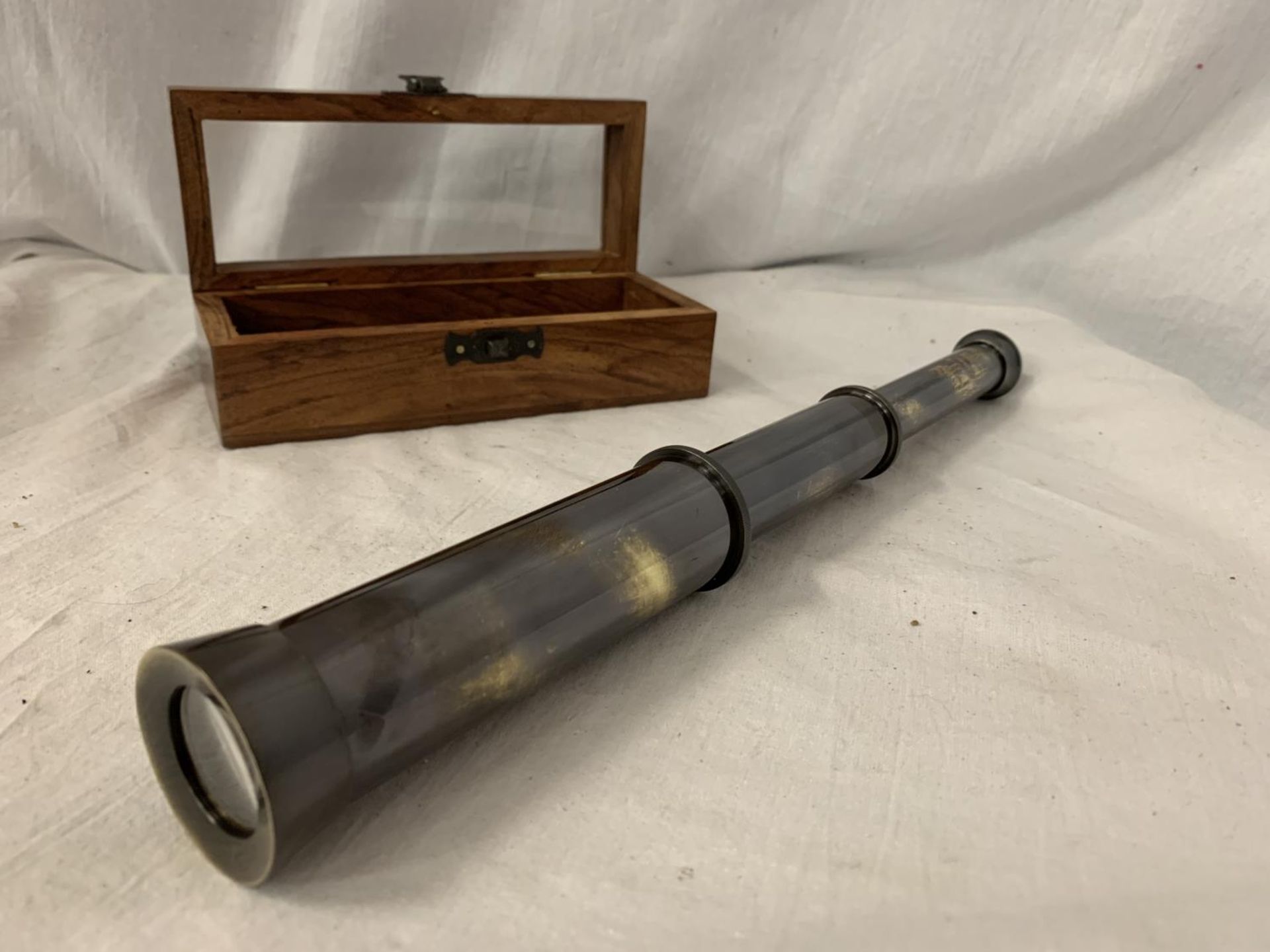 A BOXED BRASS W OTTWAY, LONDON STYLE TELESCOPE - Image 2 of 3