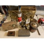A QUANTITY OF BRASS ITEMS TO INCLUDE A VINTAGE BAIRD RADIO (A/F), TWO METAL TINS ETC