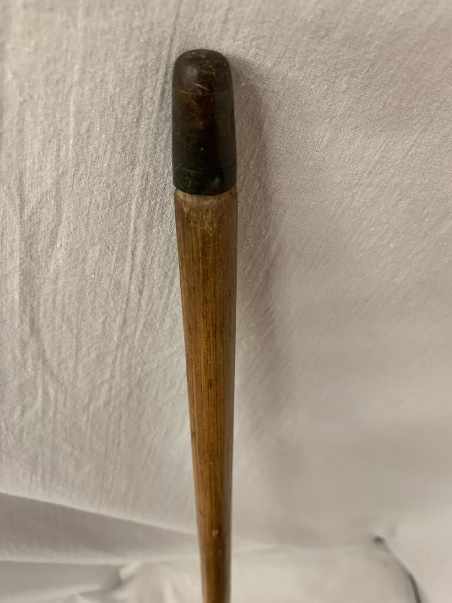 A VINTAGE SILVER TOPPED CANE - Image 3 of 3