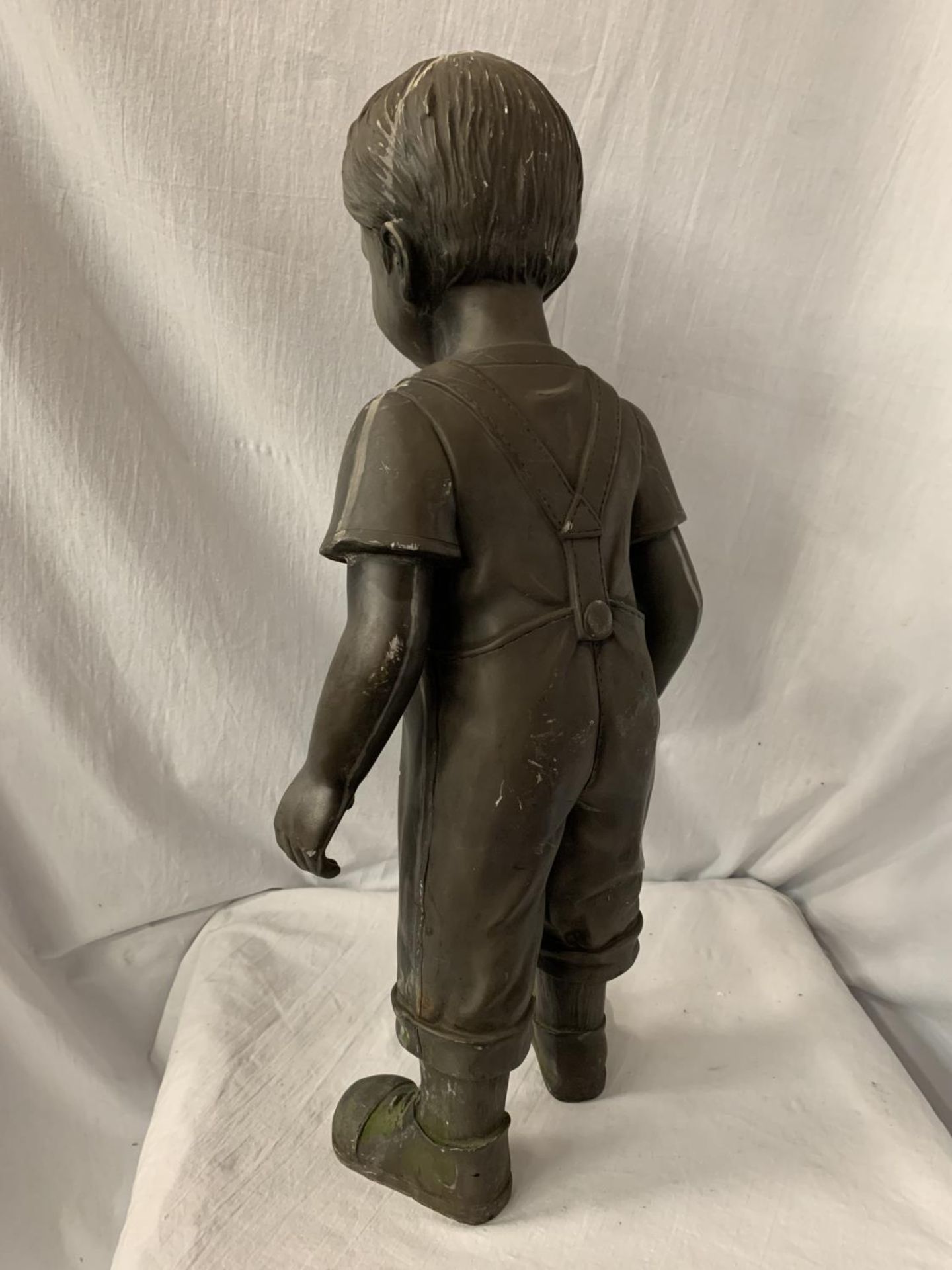 A LARGE COMPOSITE FIGURE OF A BOY H:59 CM - Image 4 of 4