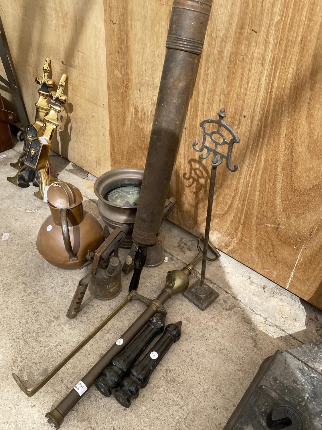 AN ASSORTMENT OF VINTAGE ITEMS TO INCLUDE A REEVES PNEUMATIC BROOM, BLOW TORCHES AND A COPPER VESSEL - Image 5 of 5