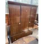 AN EARLY 20TH CENTURY MAHOGANY DOUBLE WARDROBE WITH TWO DRAWERS TO THE BASE AND INTERNAL MIRROR