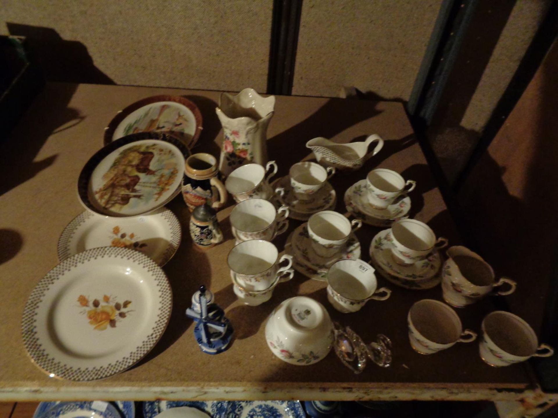 A SELECTION OF CHINA TEA WARE PARAGON 'BRIDAL ROSE', DECORATIVE PLATES, BLUE AND WHITE ETC