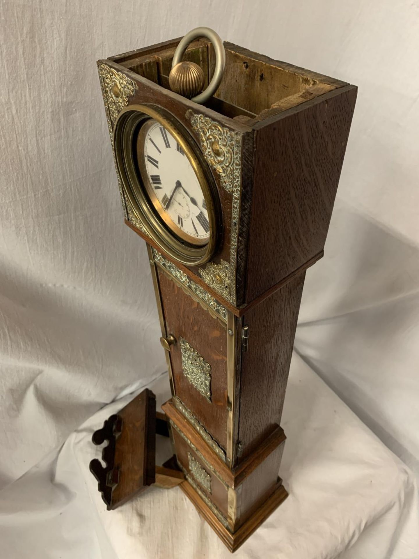 A SMALL VINTAGE OAK REPLICA GRANDMOTHER CLOCK WITH BRASS DETAIL H: APPROXIMATELY 75CM - Image 4 of 4